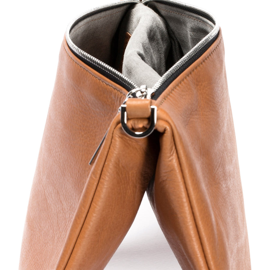 detail leather bag Sella color cognac handmade with an elastic shoulder strap